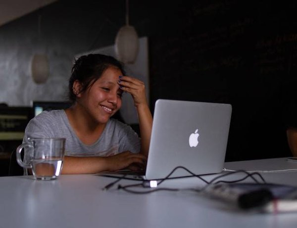 Comment maintenir le lien et la motivation des élèves à distance ?