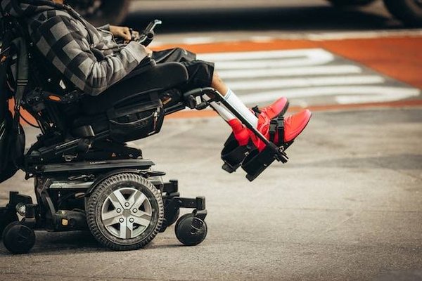Sensibiliser et impliquer la communauté éducative au handicap : Pourquoi et Comment ?