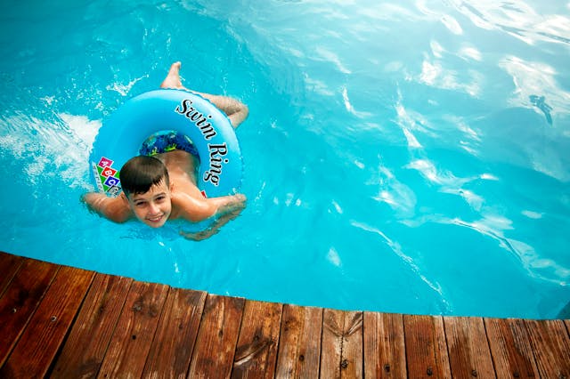 Apprenez comment devenir pisciniste, pour entrer dans le secteur de la construction de piscines